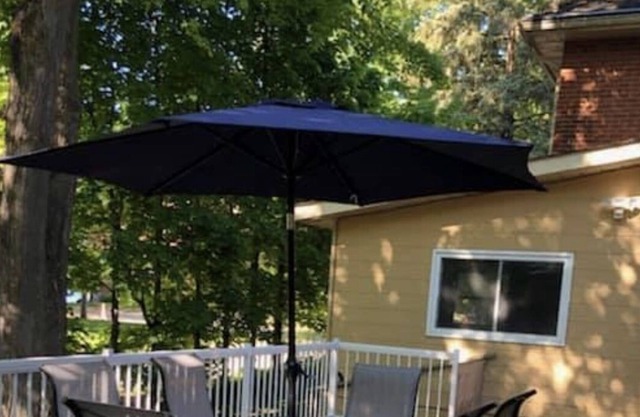 Relax in Style at Our Spacious 1 Bedroom Cottage with Lake Access