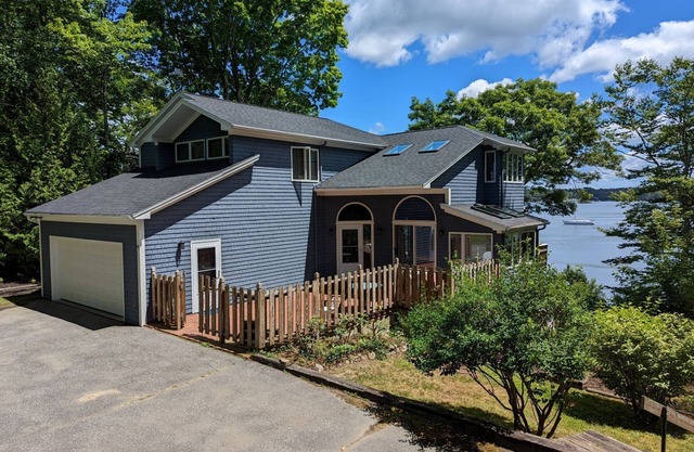 Relax in the serenity of this accommodating waterfront home!