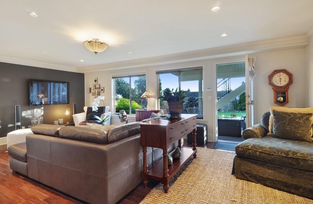 Relax & unwind in the stunning NightinGale Suite