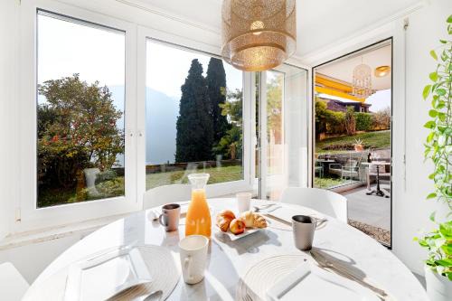 Relax with Lake View & Private Parking