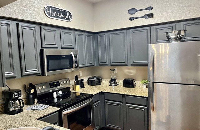Relax with the whole family in this great townhouse on popular Monkey Island!