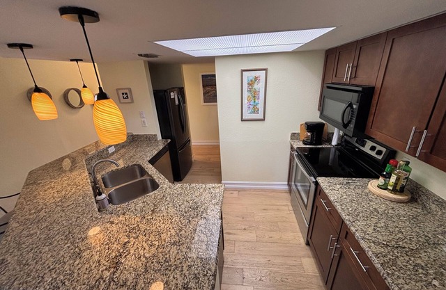 Relaxed & Inviting Great for Snowbirds or Couples