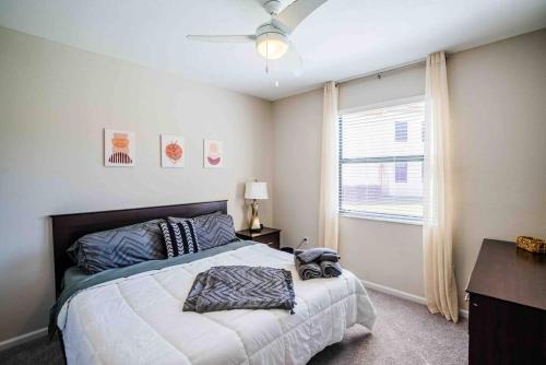 Relaxed King bed with Full kitchen & Pool #1614