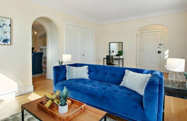 Relaxing 1BR Apt in Downtown Skokie