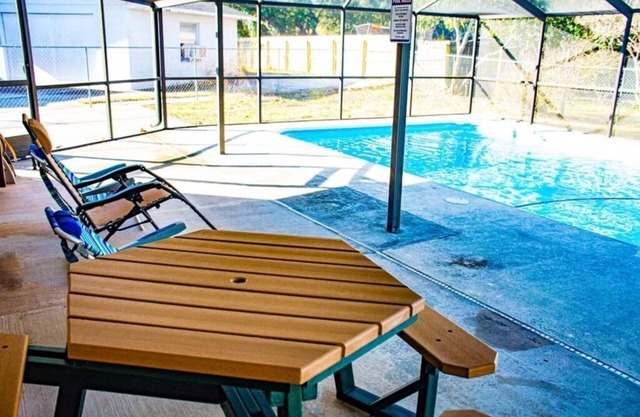 Relaxing 3 bedroom house with pool