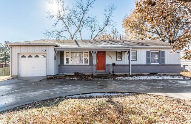 Relaxing and spacious single family in heart of Overland Park