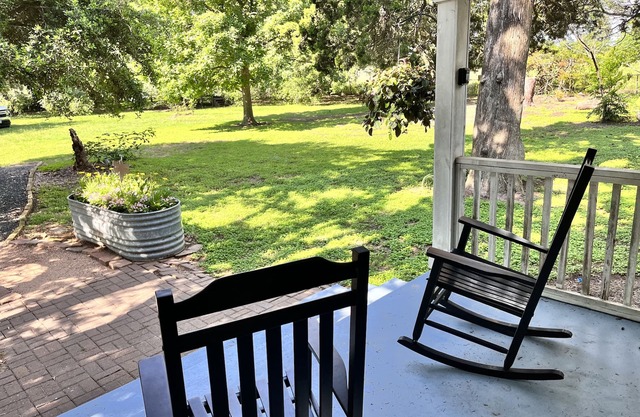 Relaxing Country Farmhouse Escape
