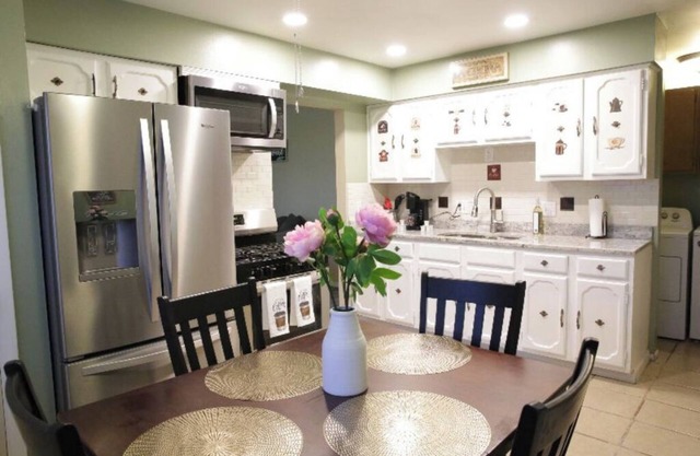 Relaxing Cozy home Bedrooms available or open to renting entire placen