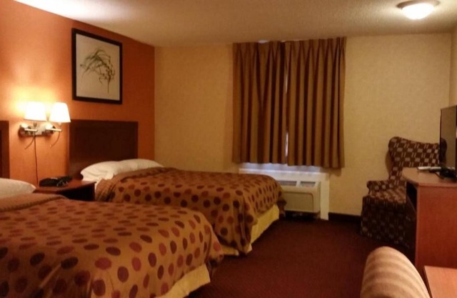 Relaxing Getaway! 3 Units Near Gillette Stadium, with FREE Breakfast & Parking!