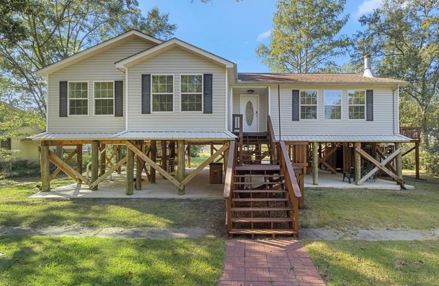 Relaxing Home on Dog River with Big Yard