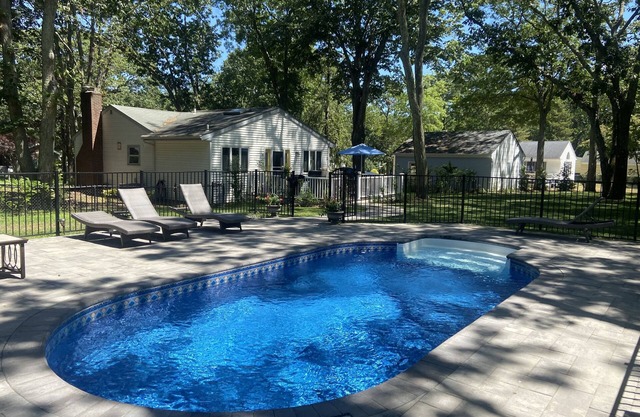Relaxing Home w/pool and steps away from beach
