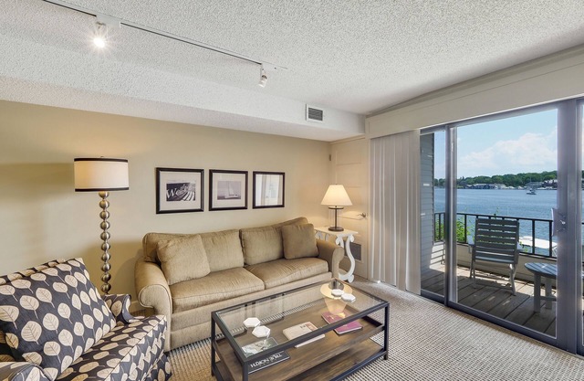 Relaxing Lakeview One-Bedroom | Downtown Charlevoix | Pool, Hot Tub, Sauna