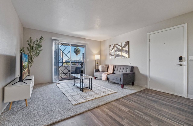 Relaxing Mesa 1 BD Getaway w/Pools, Game Room, Basketball Courts+ More