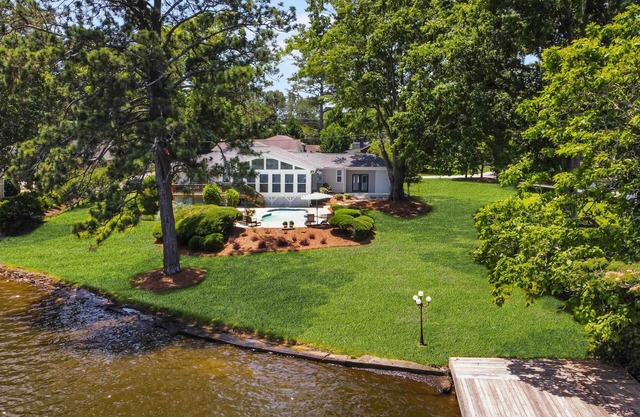 Relaxing, modern full-size house with pool overlooking a beautiful lake view.