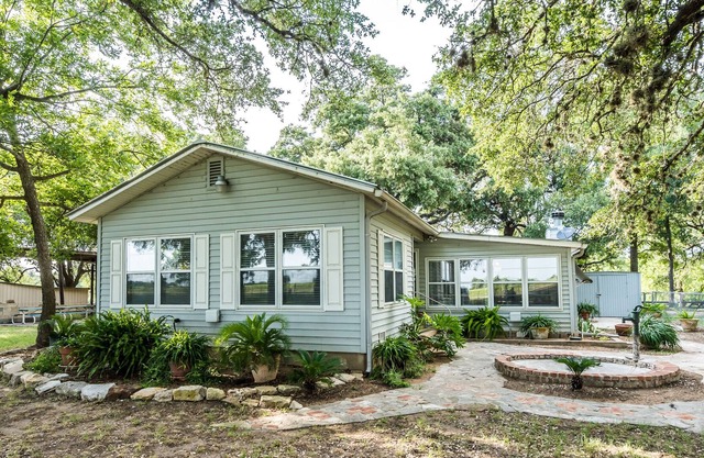 Relaxing Pedernales River Haus with river frontage and hot tub!