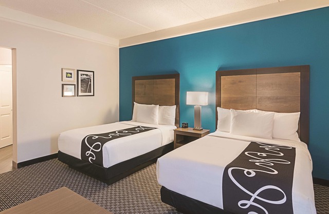 Relaxing Queen Room near UCF w/Pool Access – Short Walk