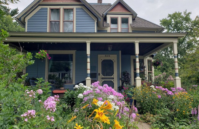 Relaxing South Hill Loft - Studio Apartment in Historic Stillwater Minnesota