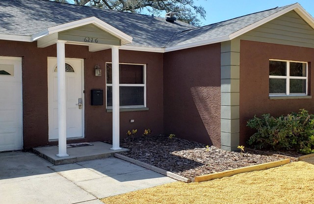 Relaxing spacious house. Great Location!