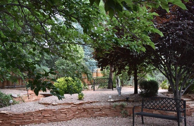 Relaxing, Spiritual, Meditative Residential House - Large yard! MONTHLY RENTAL.