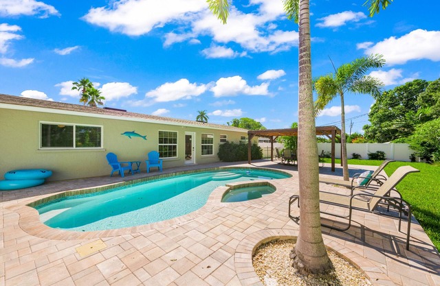 Relaxing Tropical Escape with Private Pool and Spa
