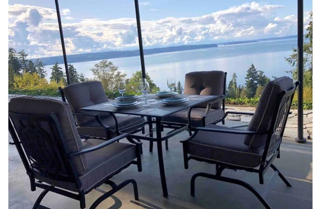 Relaxing View of Puget Sound and the Olympic Mountains 1 Bedroom