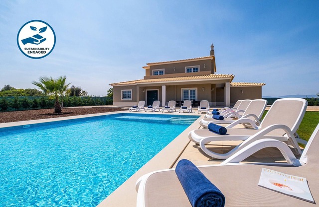Relaxing villa w/BBQ & heatable pool, Carvoeiro