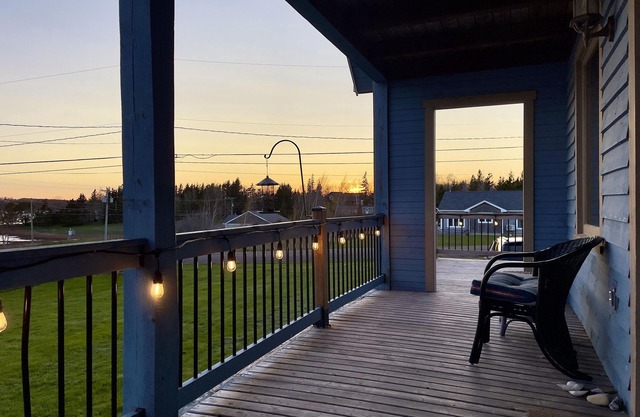 Relaxing, water view cottage in the most desirable area on the Island