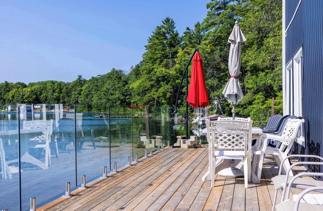Relaxing waterfront family retreat