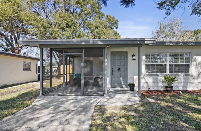Relaxing West Bradenton Home 4 Bed/2 Bath/Close To Various Beaches/Ideal Area
