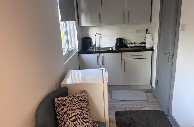 Remarkable Cozy 1-bed Studio in Romford London Uk