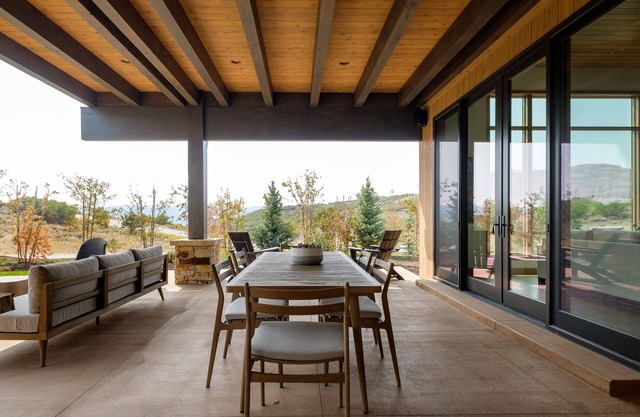 Remarkable Home in Tuhaye with Private Hot Tub, Golf Course Views, Tasteful Interior Design