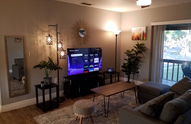 Remodeled 2 bedroom 2 bedroom condo with swimming pool& tennis court in Sarasota