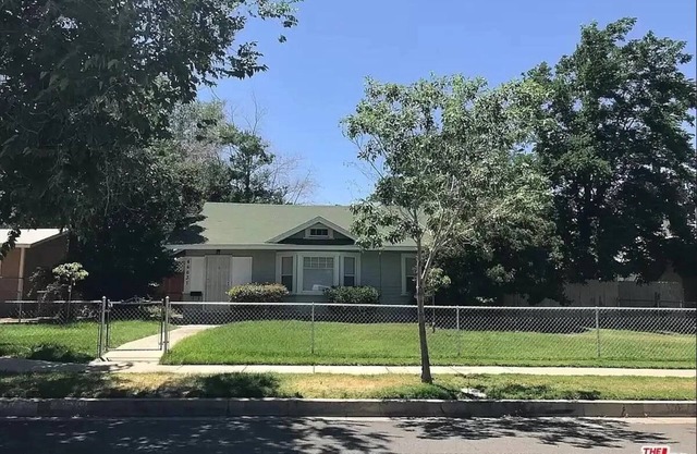 Remodeled 2 Bedroom Private Home 1 Full bath/kitchen/living room w/BIG SMART TV