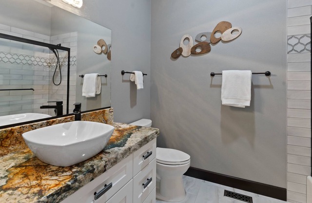 Remodeled & beautifully furnished Georgian Colonial. Service pet friendly!