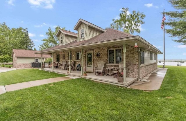 Remodeled cabin on Shawano Lake