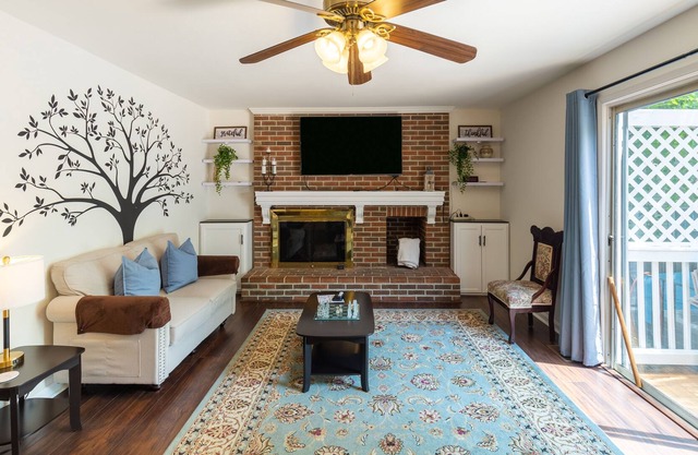 Remodeled Home / Amazing Backyard / Fun Rec Room