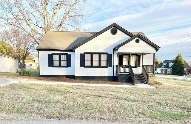 Remodeled home in historic Reidville town! Less than a mile-Tyger River Park.