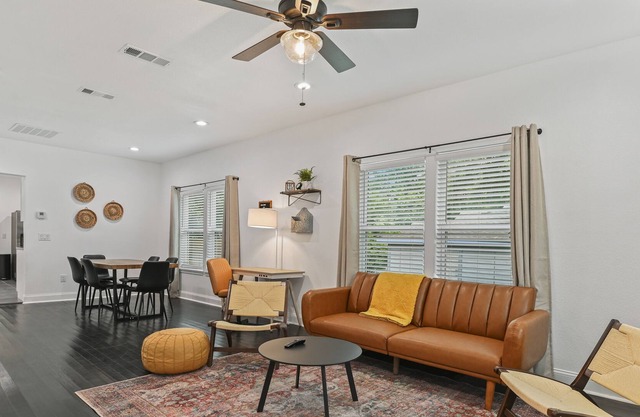 Remodeled Home Walking distance from Downtown Denison
