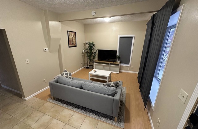 Remodeled Private & Cozy Single-Family Home Located In St. Paul