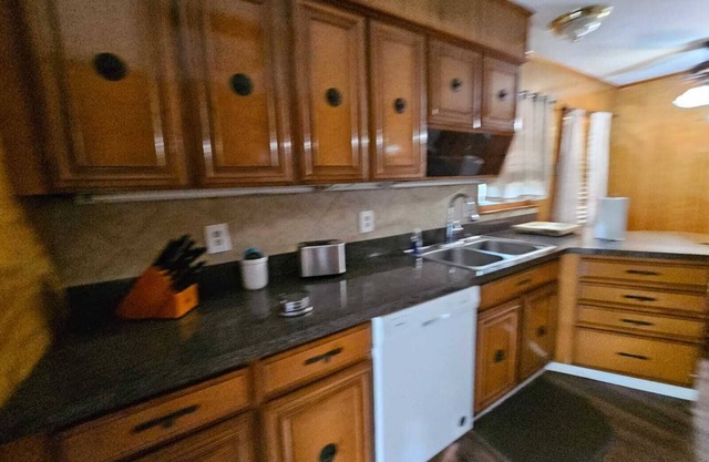 Remodeled Spacious 5BR near Elvis Presley' Graceland