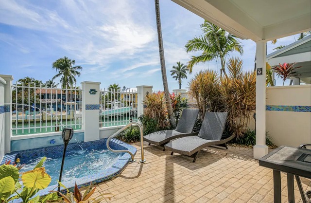 ★Remodeled tropical delight townhome★private plunge pool close to fun activities