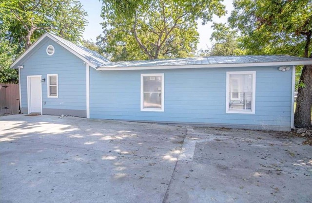 Remodeled Vintage Charm 1BR/1BA Apt Close to DT