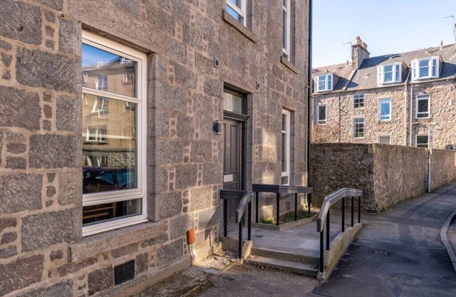 Remodelled Luxury 3 Bed Apartment