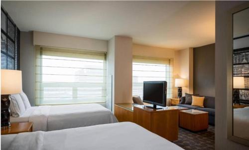 Renaissance Chicago O'Hare Suites Hotel