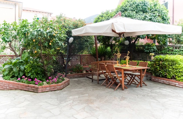 Renata Holiday Home - Holidays & Tourism in La Spezia - Ampio giardino esterno