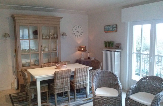 Renewed app with a beautiful view of Park 58 in Duinbergen.50 m from Zee