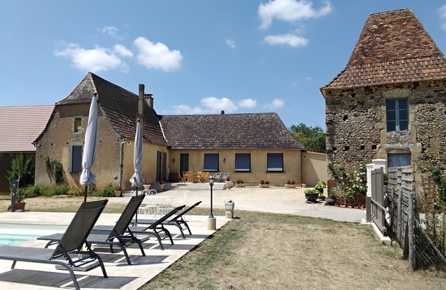 Renovated Perigord farmhouse -wifi, 2 bathrooms.