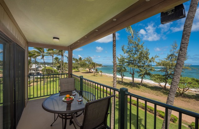*RENOVATED 07/20!* Corner Beachfront Penthouse in Kapa'a w/AC!