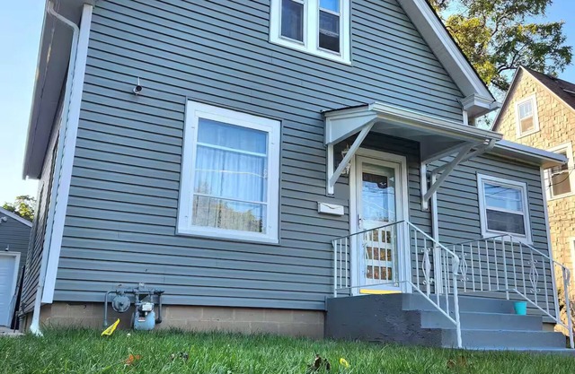 Renovated 2 story house in Elgin