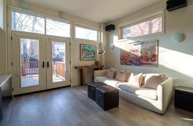 Renovated 2BR Victorian Home in Heart of Toronto